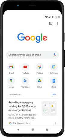 Telefón Pixel 4 XL s obrazovkou zobrazujúcou vyhľadávací panel Google.com, obľúbené aplikácie a navrhované články.